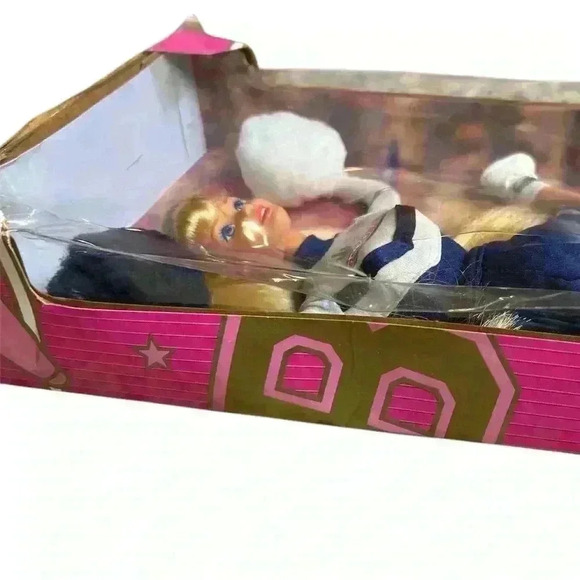 Arizona Wildcats Barbie Cheerleader Vintage 1996 Tucson AZ - Picture 5 of 12